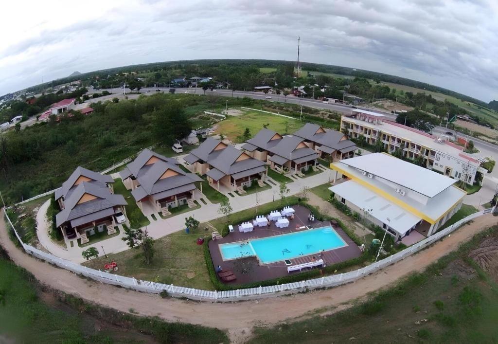 Juntima Boutique Hotel Phetchaburi Eksteriør bilde